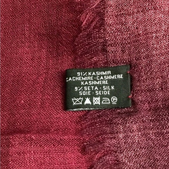 New Chanel Cashmere Shawl - Picture 3 of 10